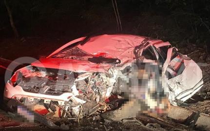 Motorista de 26 anos morre após bater de frente com carreta na Serra da Petrovina.