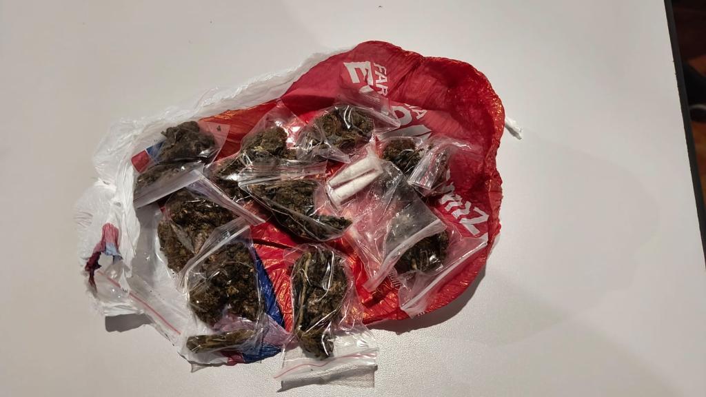 Polícia Civil prende jovem por tráfico de drogas.