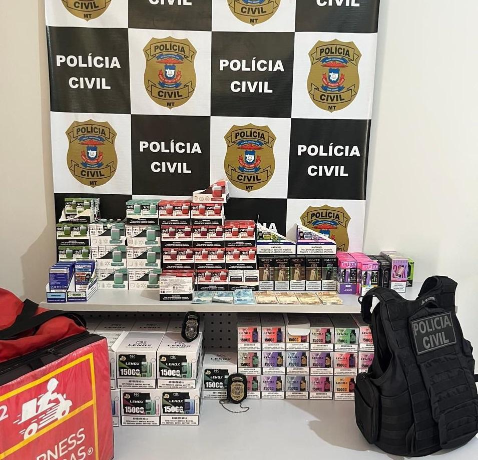Polícia Civil prende mãe e filho e apreende mais de 600 cigarros eletrônicos.