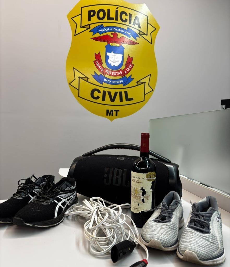 Polícia Civil prende suspeitos e recupera itens furtados de casa menos de 12 horas após o crime.