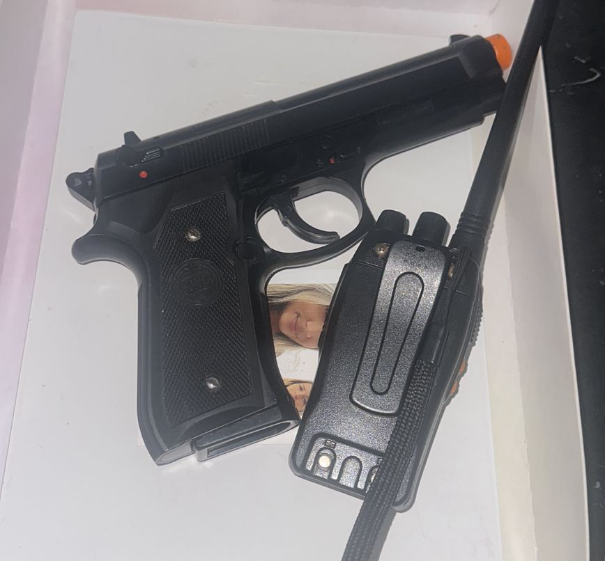 Polícia Militar prende suspeito por sequestro e localiza foragida da Justiça de São Paulo.