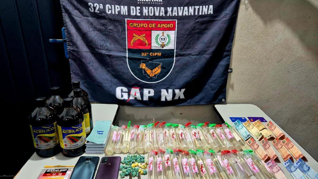 Polícia Militar prende três faccionados por tráfico de drogas e apreende entorpecentes.
