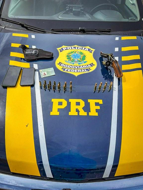PRF apreende munições e prende três homens por porte ilegal de arma de fogo na BR-070.