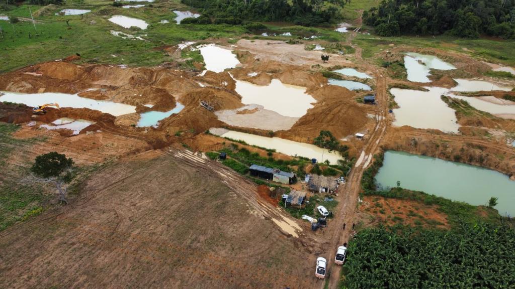 Batalhão Ambiental da PM fecha garimpo irregular no interior de MT.