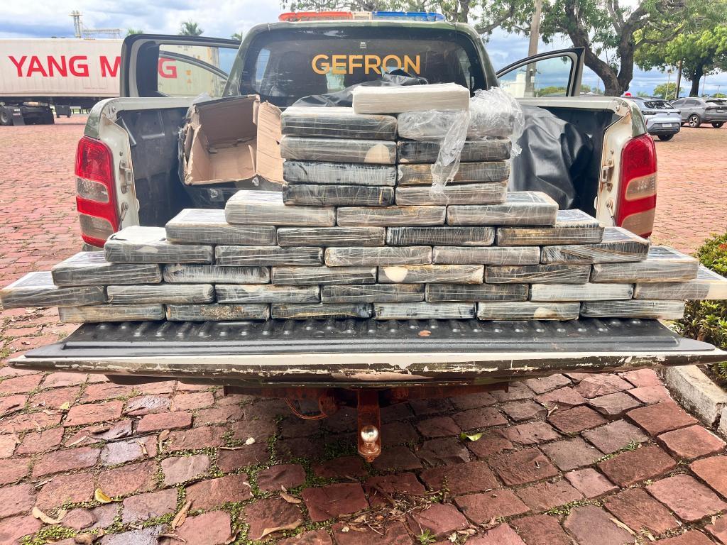 Operação apreende 44 quilos de drogas e causa prejuízo de R$ 1,2 milhão a facção criminosa.