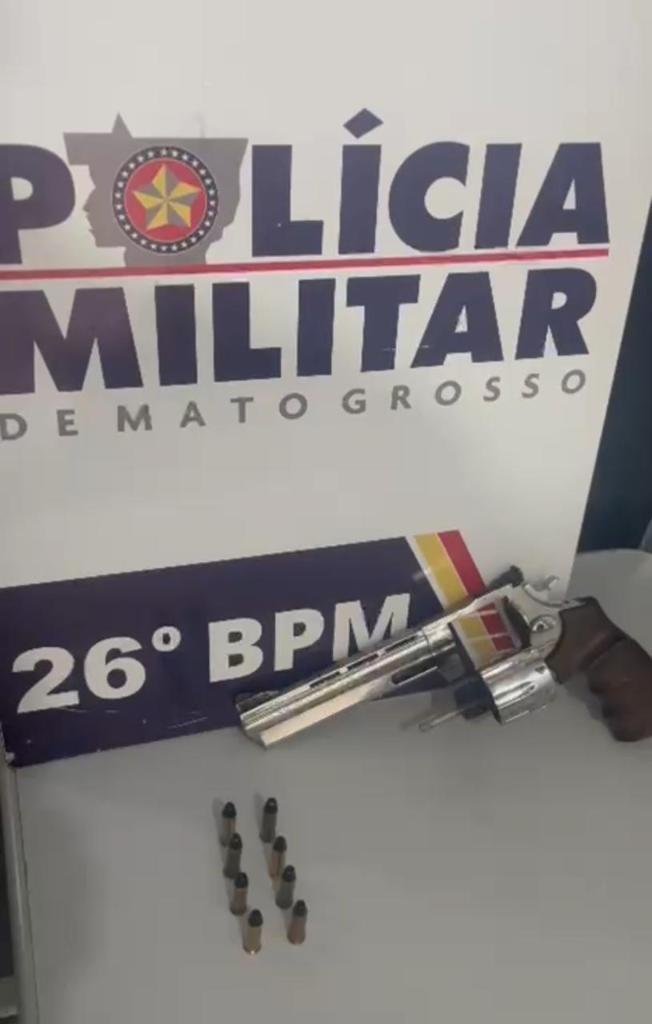 PM apreende revólver com oito munições e prende suspeito por porte ilegal.