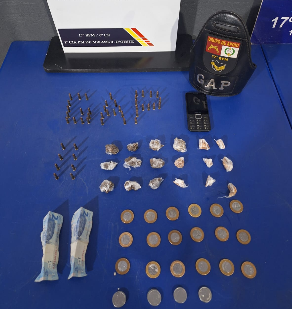 PM prende idoso membro de facção criminosa com munições e drogas.