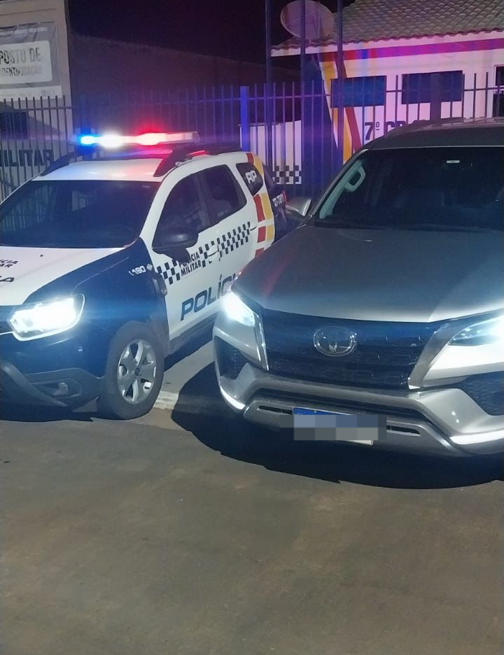 PM recupera caminhonete e prende trio em Porto Estrela.
