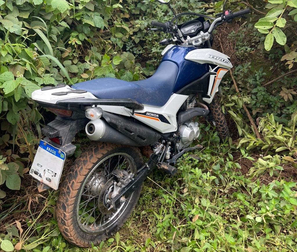 Polícia Civil localiza motocicleta roubada de vítima de salve em Campos de Júlio.