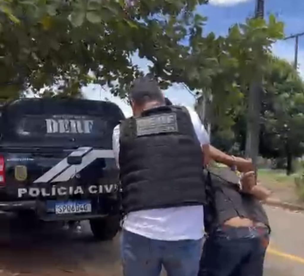 Polícia Civil prende autor de apologia à facção e intimidação a autoridades em redes sociais.