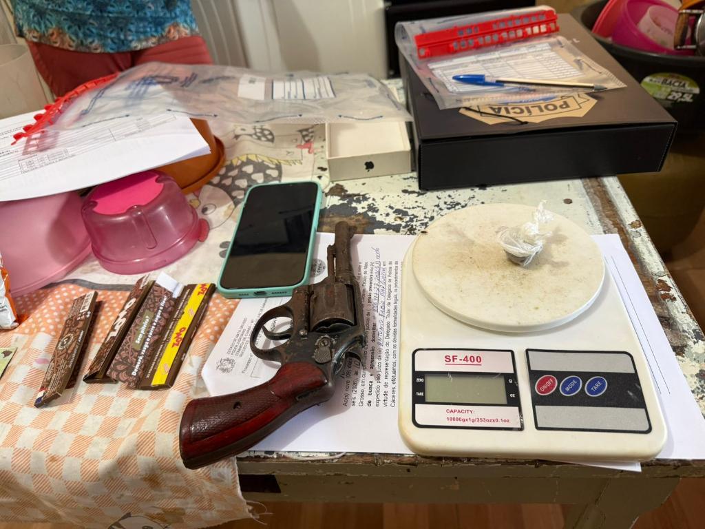 Polícia Civil prende jovem suspeito de tráfico de drogas em Cáceres.