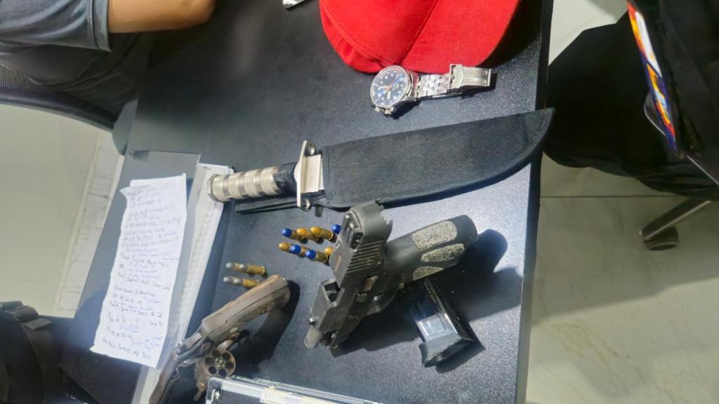 Polícia Militar detém seis pessoas por tentativa de roubo com reféns.