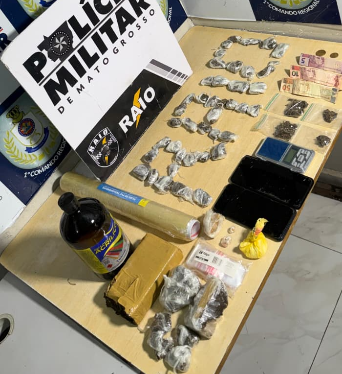 Policiais da Companhia Raio prendem dois homens por tráfico e apreendem 57 porções.