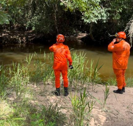 Corpo de idoso é localizado em rio.