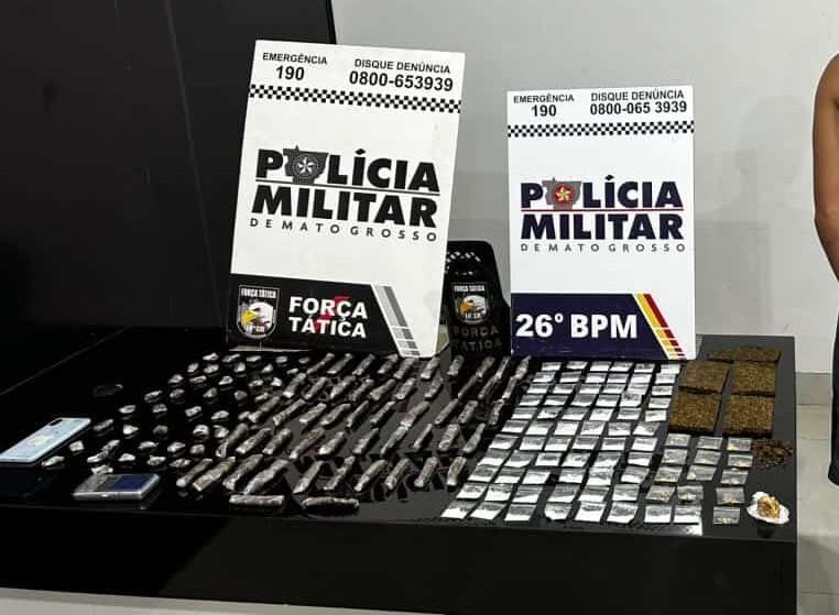 Força Tática prende faccionado com 174 porções de drogas durante abordagem.