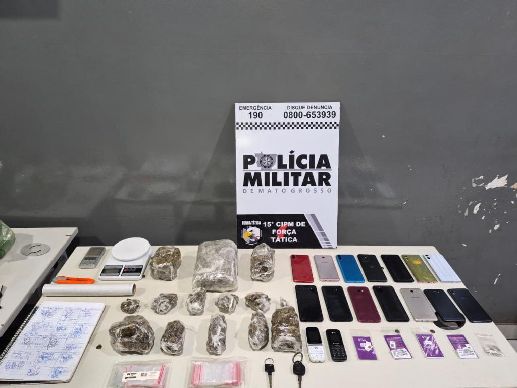 Força Tática prende homem por tráfico de drogas e apreende porções de maconha.