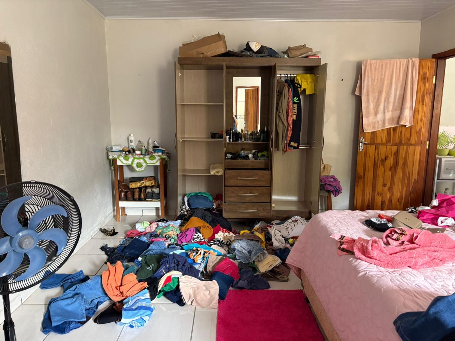 Morador de Jauru , tem sua casa arrombada em plena luz do dia.