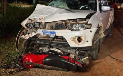 Motociclista é arremessado e fica ferido em batida com L200.