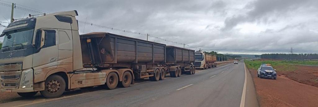 PM recupera carretas com mais de 100 toneladas de defensivos agrícolas furtados.