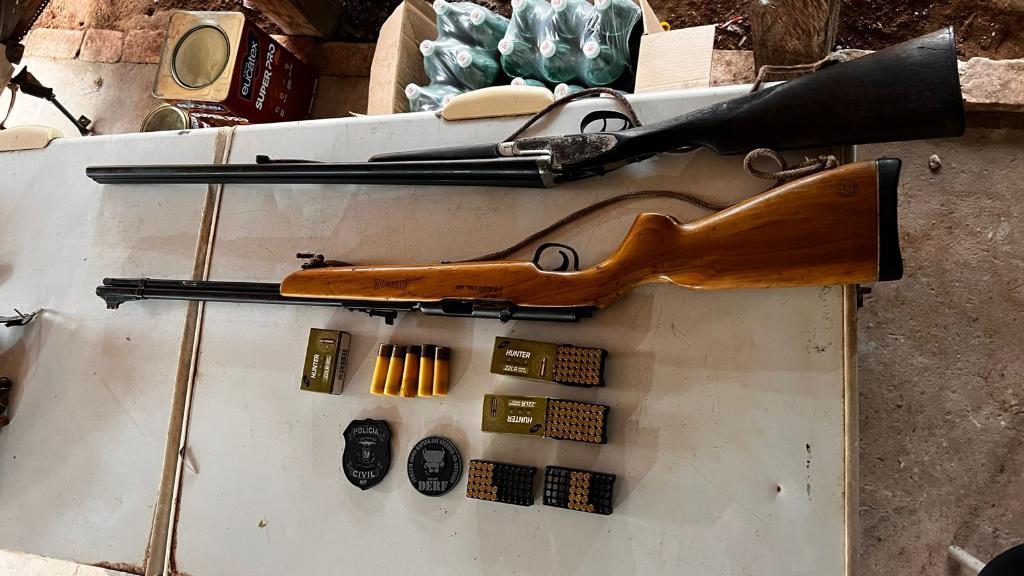 Polícia Civil deflagra operação para desmantelar centro de treinamento de facção criminosa em aldeia de MT.