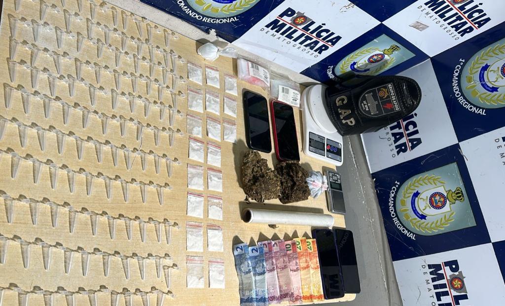 Polícia Militar detém três suspeitos por tráfico ilícito de drogas.