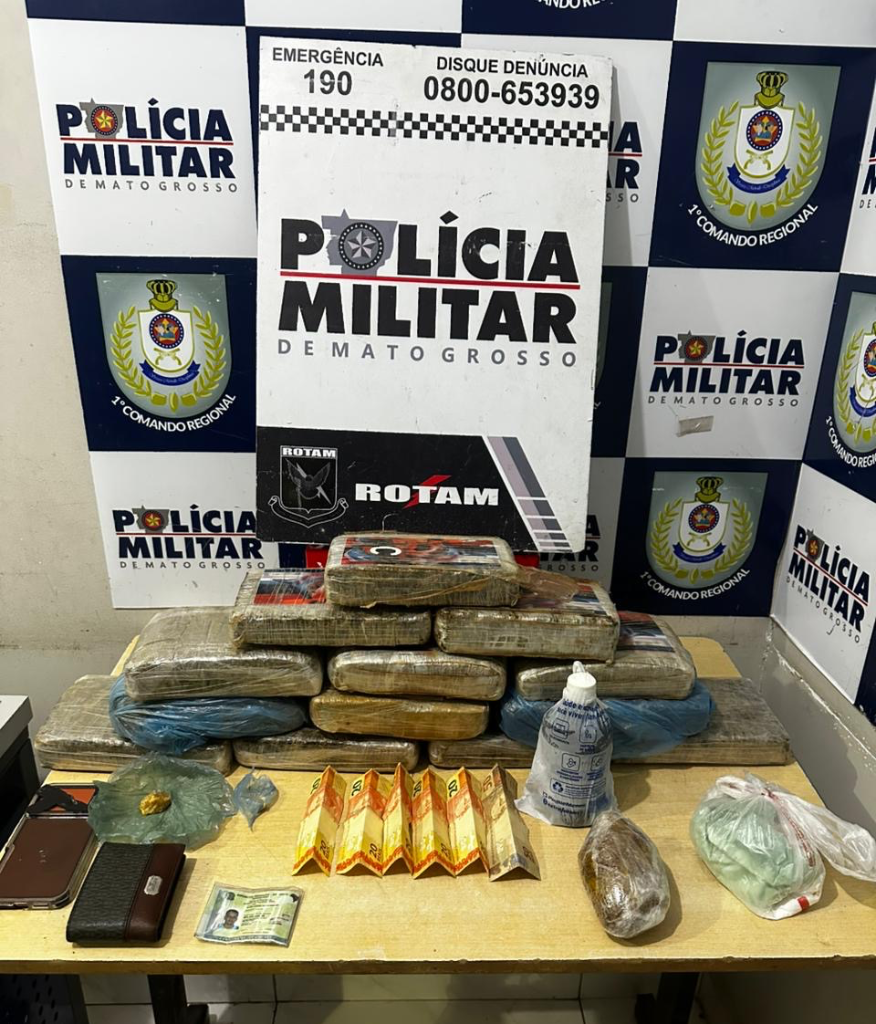 Rotam prende dois suspeitos por tráfico de drogas e apreende 13 tabletes de maconha.