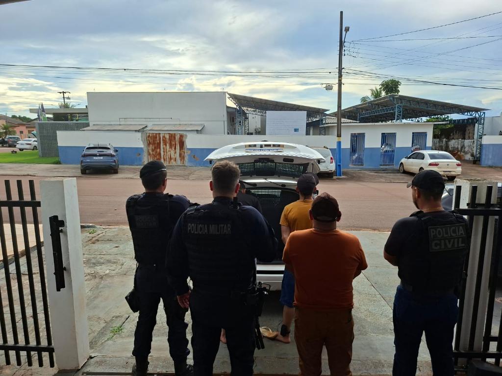 Suspeitos são presos após vítima escapar de “salve” aplicado por facção criminosa.