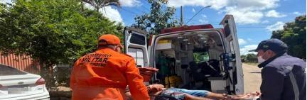 Atirador persegue e dispara contra homem em plena rua.