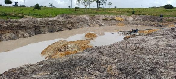 Batalhão Ambiental da PM fecha garimpo ilegal na zona rural.