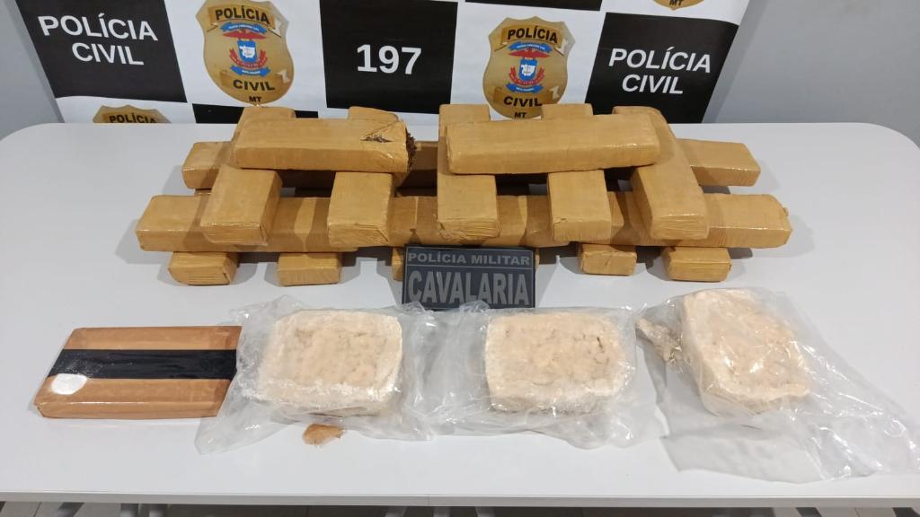 Cavalaria da PM prende dupla de faccionados com 23 quilos de drogas.