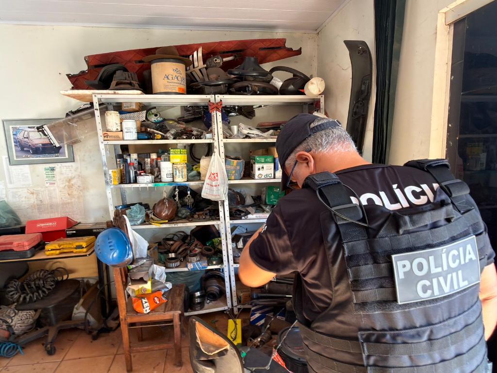 Operação da Polícia Civil mira esquema de adulteração e desmonte de veículos.