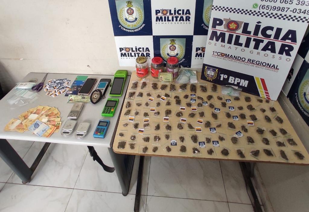 PM apreende 93 porções de super maconha e prende homem por tráfico.