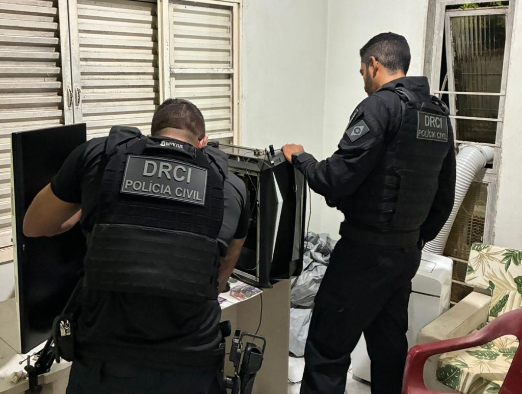 Polícia Civil desarticula grupo criminoso que usava IA para invasões e fraudes eletrônicas.