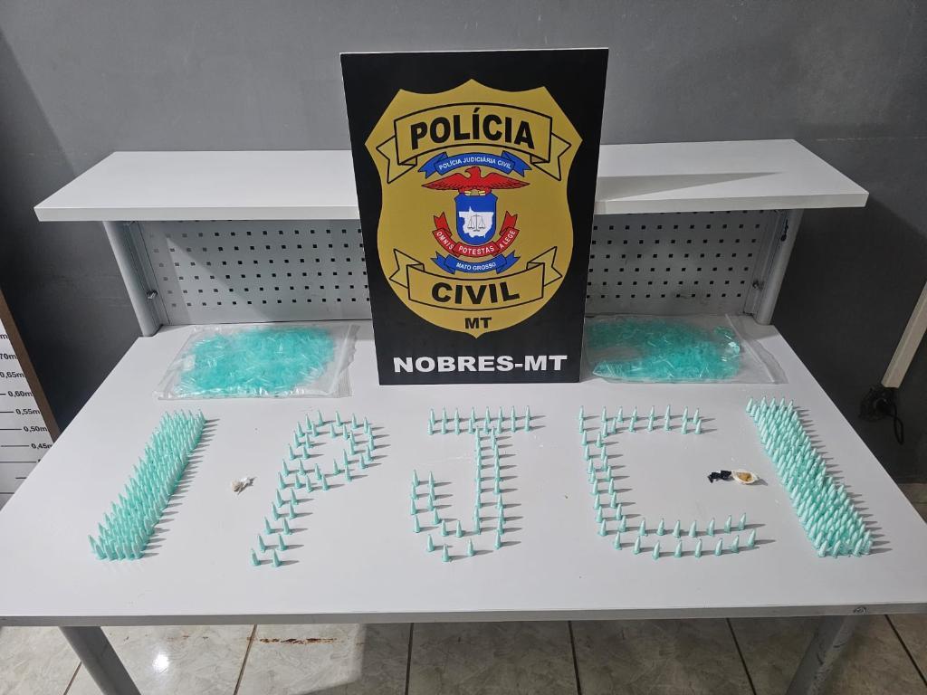 Polícia Civil desarticula ponto de tráfico próximo à unidade prisional e prende suspeito.