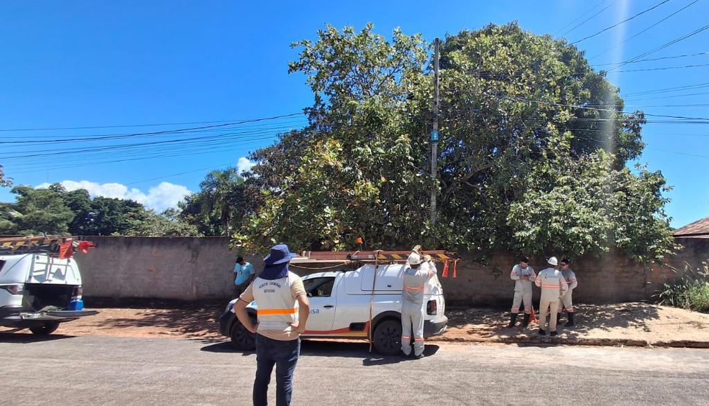 Polícia Civil prende 4 pessoas por furto de energia elétrica.