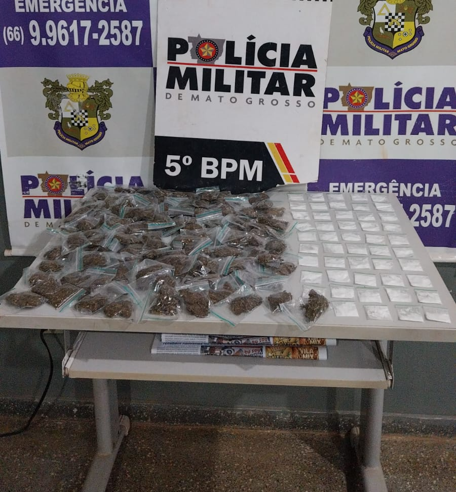 Polícia Militar apreende 151 porções de drogas com motociclista.