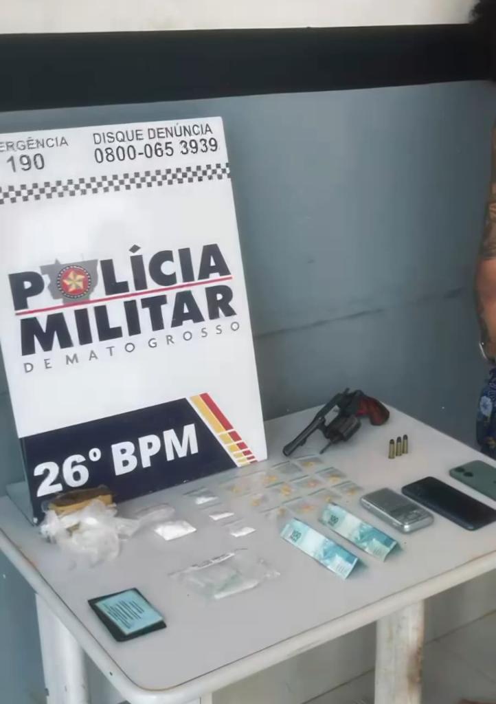 Polícia Militar prende faccionado por tráfico de drogas e porte ilegal de arma de fogo.