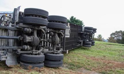 PRF registra 84 mortes e 1.167 feridos nas estradas durante feriado.