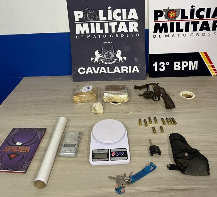 Cavalaria da PM prende dois homens suspeitos por tentativa de homicídio.