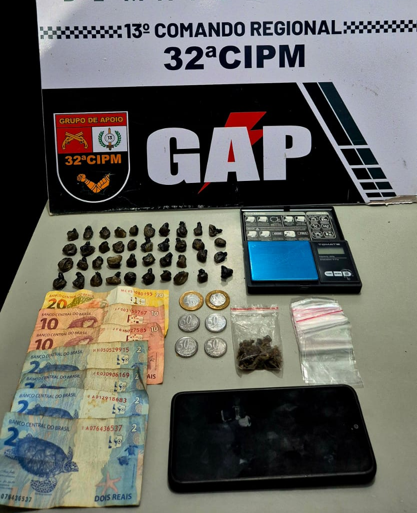Dois faccionados são presos pela Polícia Militar com 40 porções de entorpecentes.
