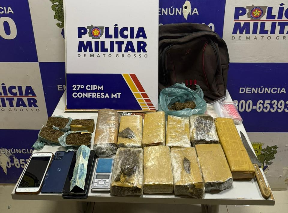 PM apreende 10 tabletes de maconha e prende quatro faccionados.
