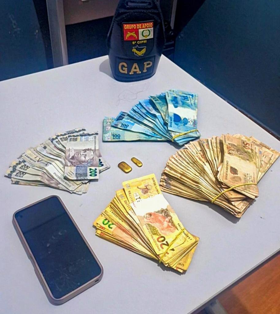 PM apreende barras de ouro e mais de R$ 34 mil após denúncia de violência doméstica.