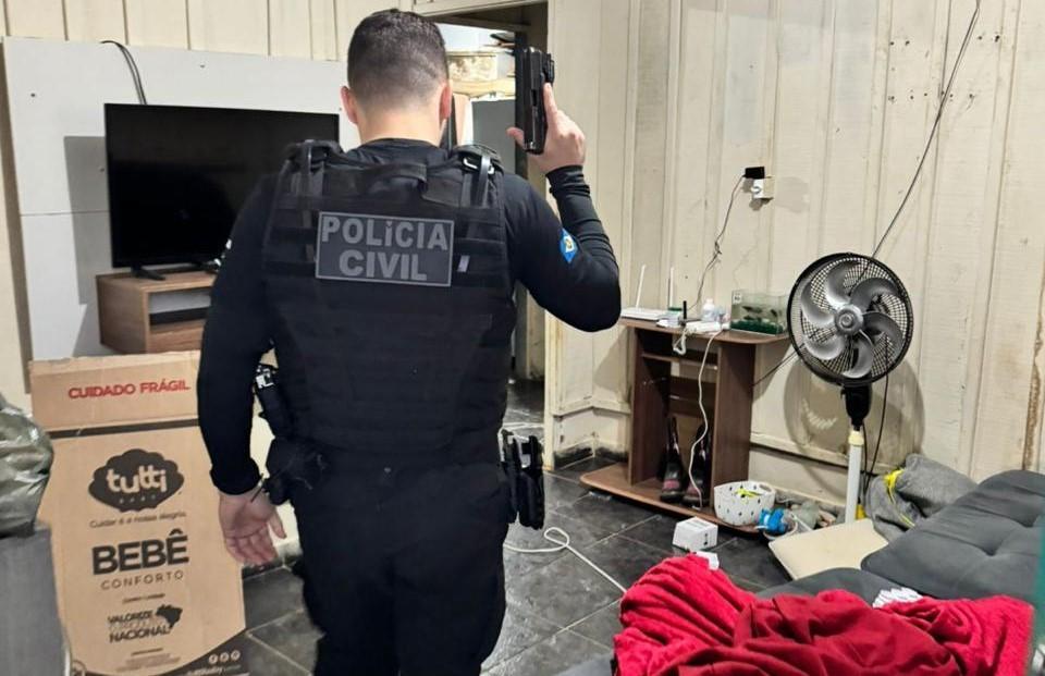 Polícia Civil cumpre mandados contra faccionados envolvidos em homicídio em Comodoro.