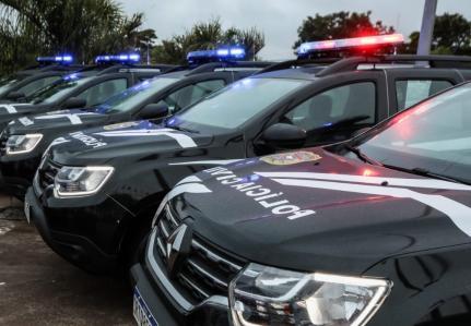 Polícia Civil indicia mulher e adolescentes por homicídio qualificado ligado à facção criminosa.