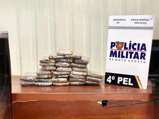 Polícia Militar prende homem com 36 quilos de pasta base de cocaína.