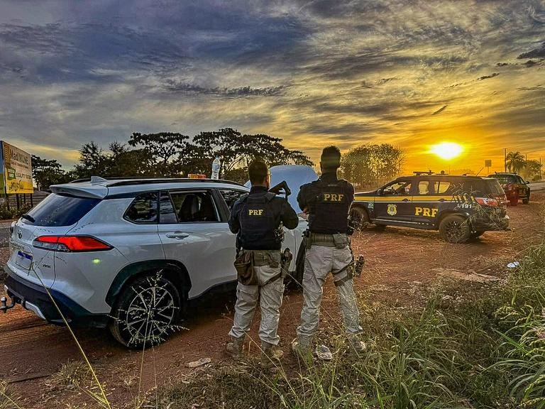 PRF recupera Toyota Corolla Cross roubado durante fiscalização.