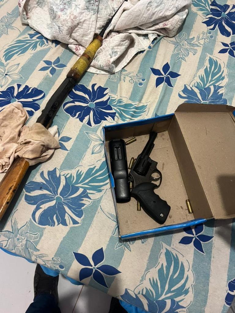Polícia Civil combate membros de facções criminosas rivais responsáveis por homicídios e tráfico.