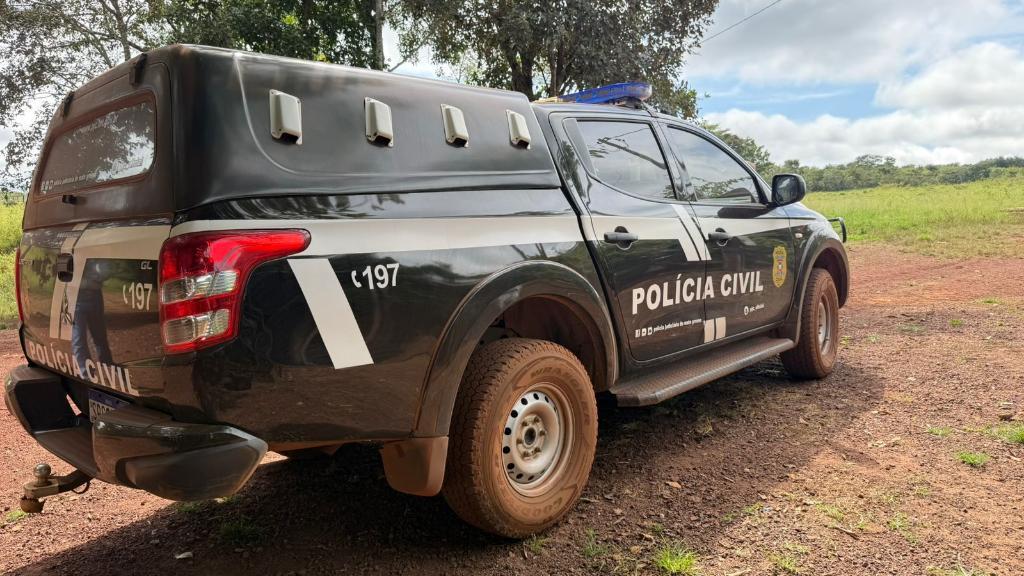 Polícia Civil cumpre dois mandados de prisão em operação integrada na zona rural de Lambari D'Oeste.