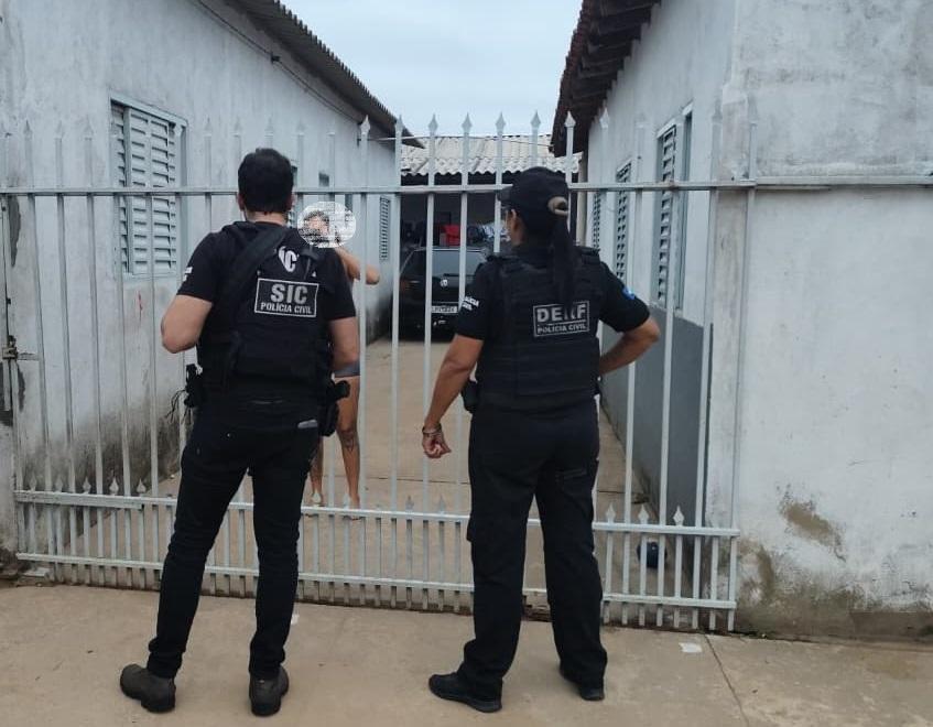 Polícia Civil cumpre mandados contra grupo criminoso especializado em golpes da Falsa Central Financeira.
