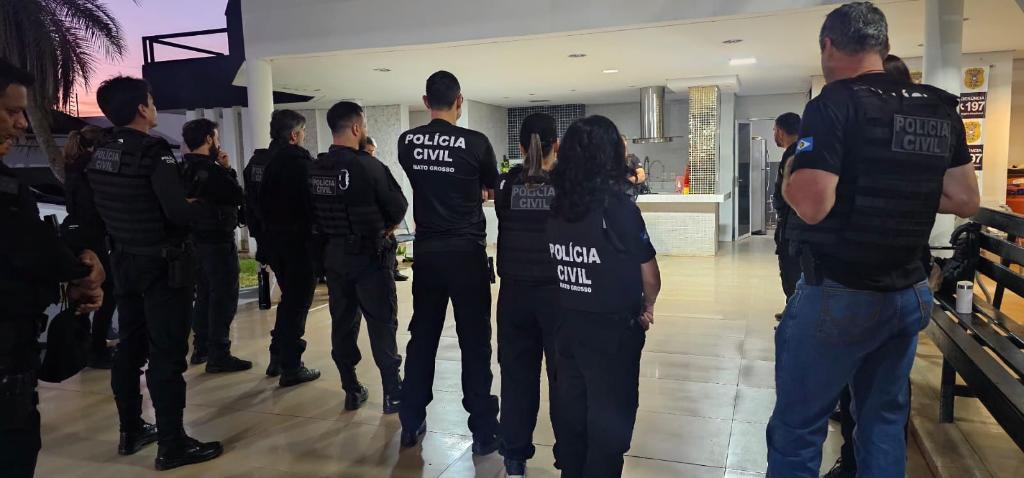 Polícia Civil cumpre mandados durante operação contra estelionato eletrônico.